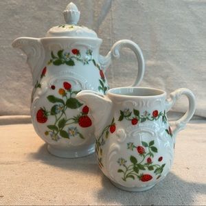 Vintage Estée Lauder Strawberry Visage Set